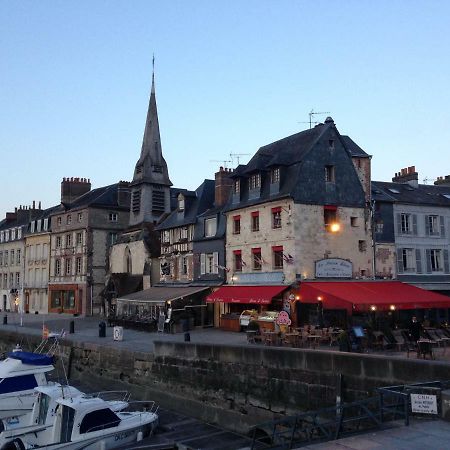 Un Petit Nid A Honfleur Apartamento Exterior foto