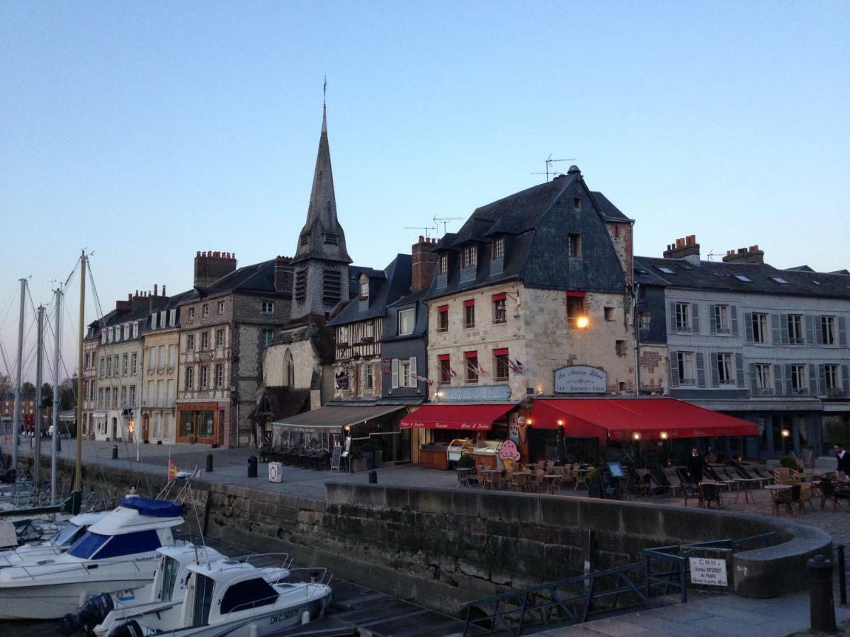 Un Petit Nid A Honfleur Apartamento Exterior foto