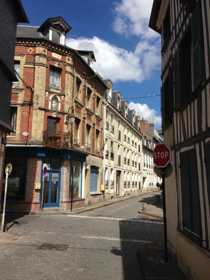 Un Petit Nid A Honfleur Apartamento Exterior foto