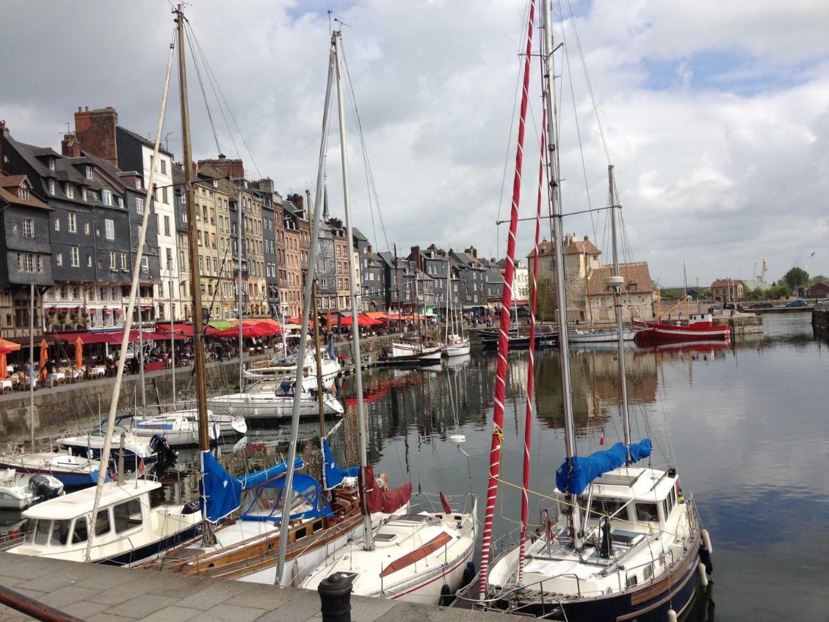 Un Petit Nid A Honfleur Apartamento Exterior foto